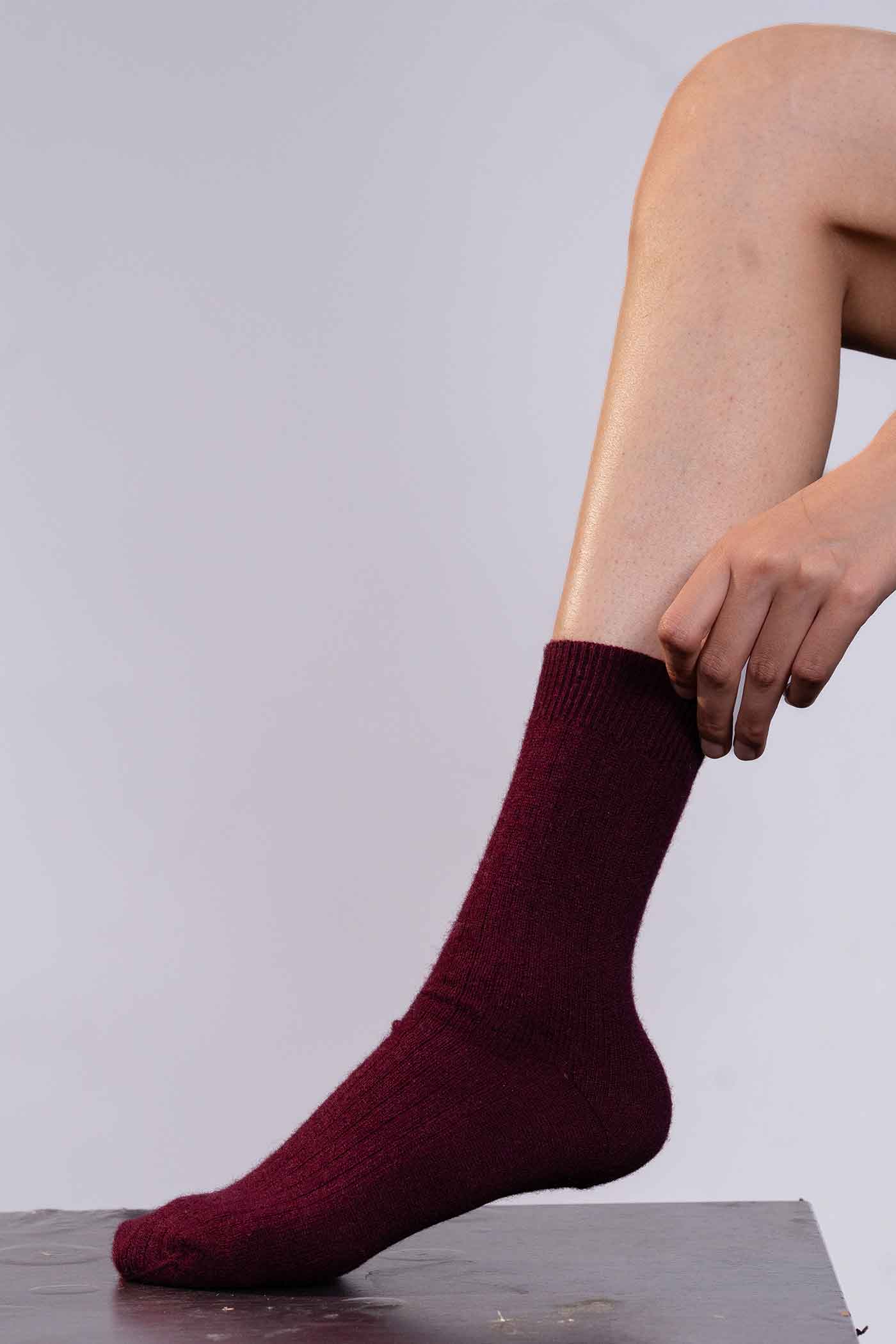 100 cashmere socks image