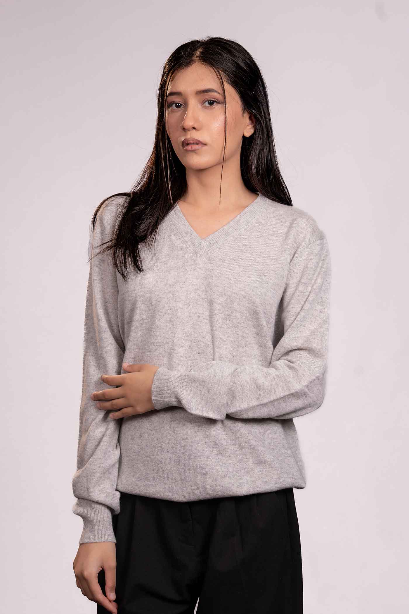 cashmere v neck sweater image
