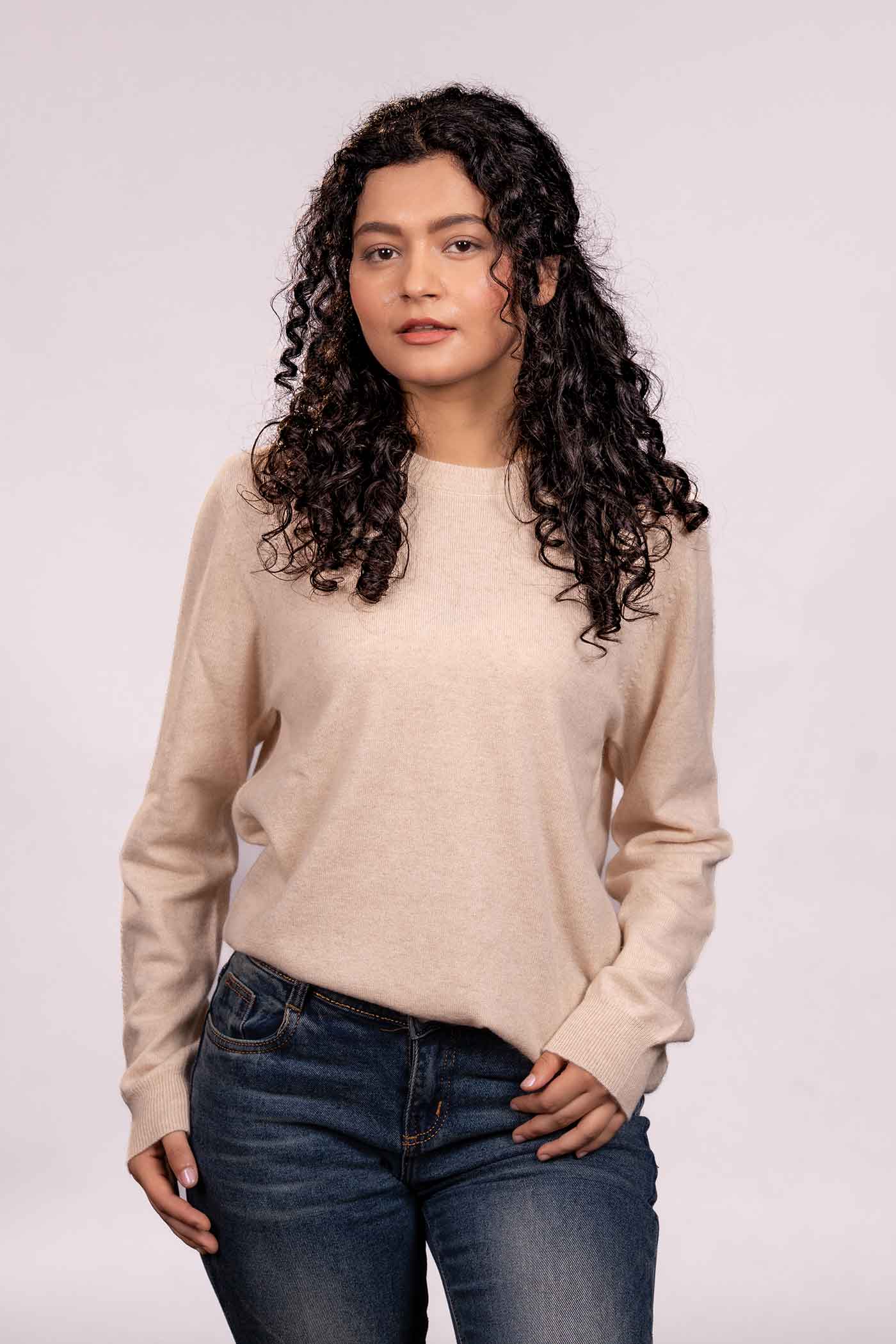 elegant cashmere round neck pullover image